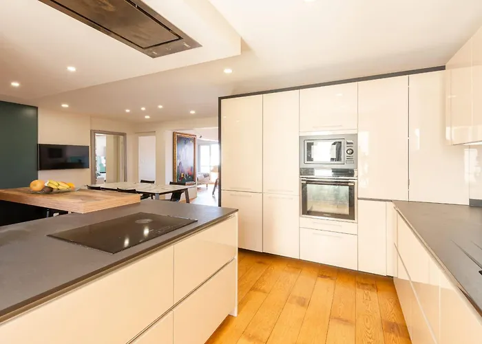 Coastal Escape Keyweek In With Balcony And Parking Apartman *