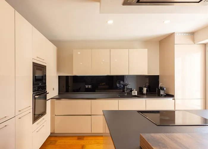 Coastal Escape Keyweek In With Balcony And Parking Appartement Biarritz